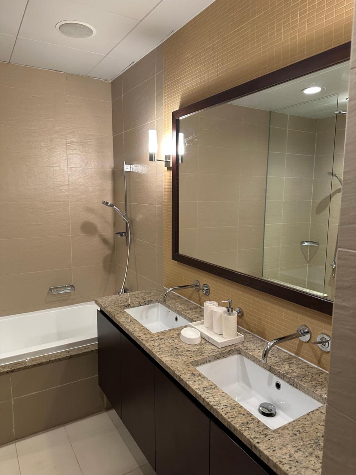 Palm Jumeirah Tiara Ruby 1king And 2 Sofa Beds
