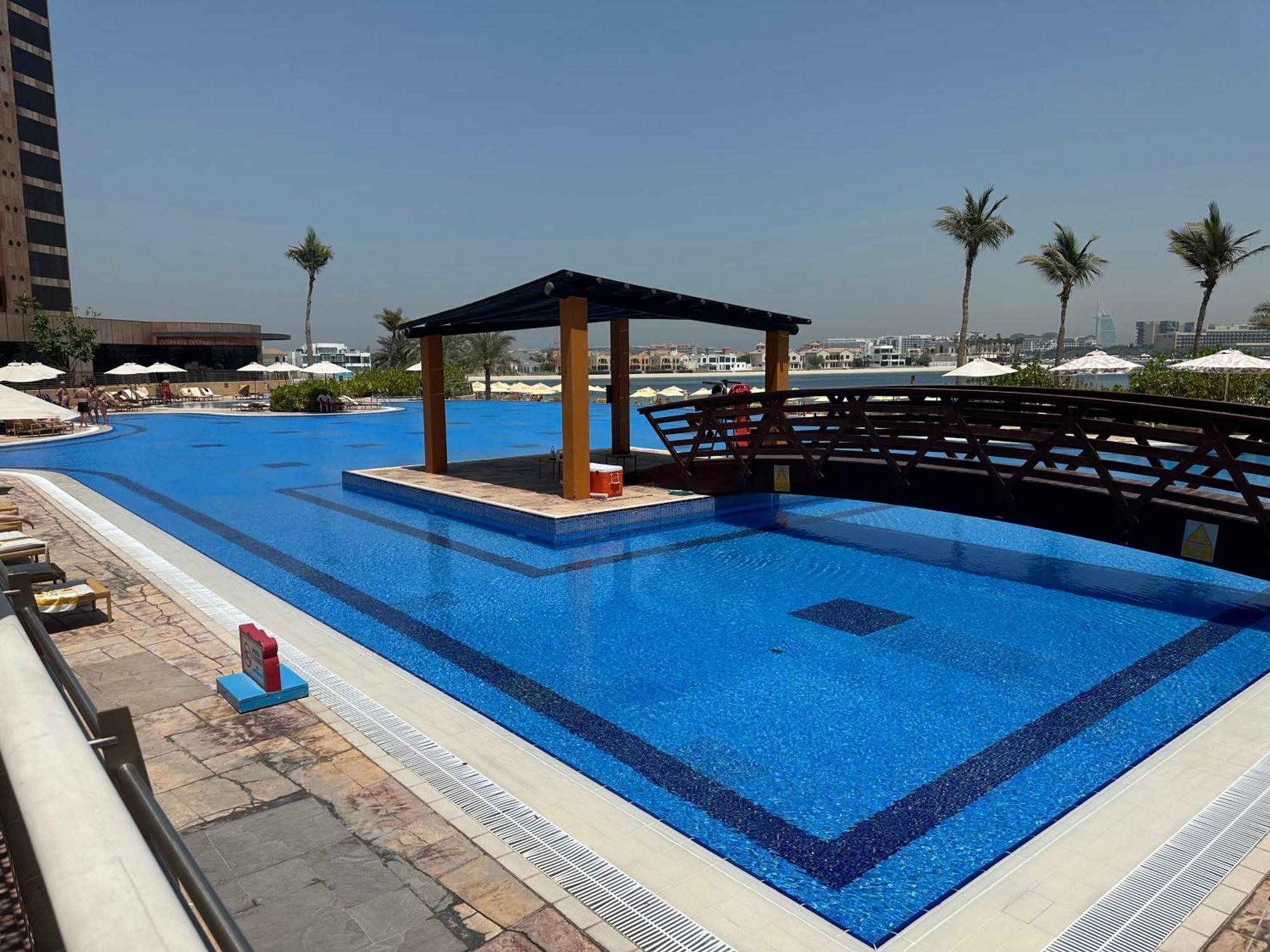 Apartment Palm Jumeirah Tiara Ruby 1king And 2 Sofa Beds Dubai