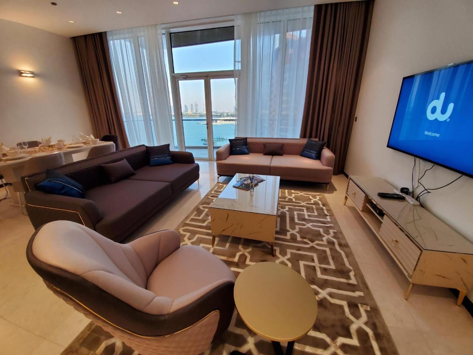 Palm Jumeirah Tiara Ruby 1king And 2 Sofa Beds