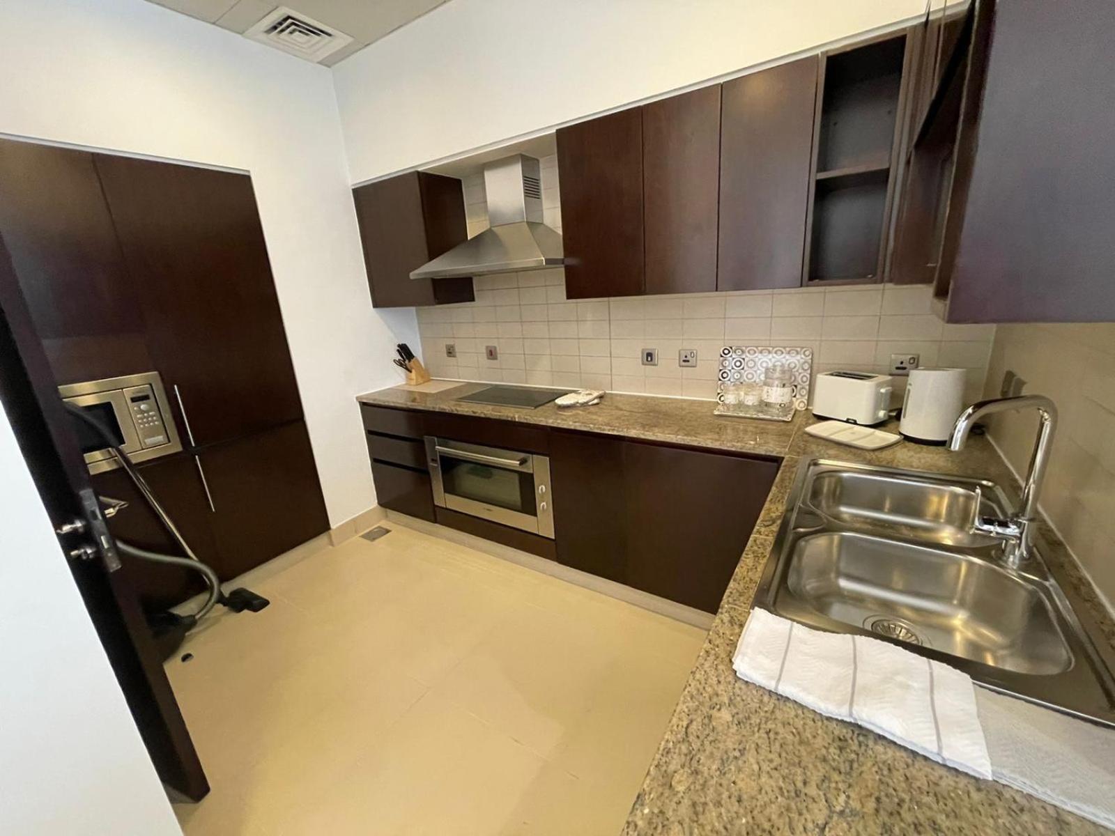 Palm Jumeirah Tiara Ruby 1king And 2 Sofa Beds
