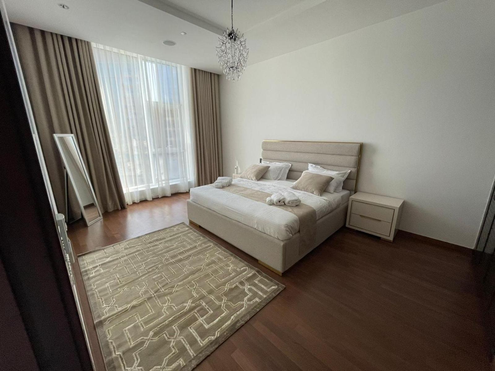 Apartment Palm Jumeirah Tiara Ruby 1king And 2 Sofa Beds